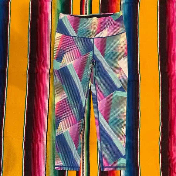 Victoria’s Secret Sport Ankle Leggings - Picture 2 of 4